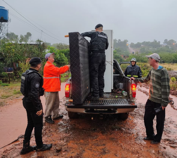 Temporal en Misiones: evacuaron a ocho familias en Andresito por el desborde de arroyos 4 8 - andresito 1 - 7