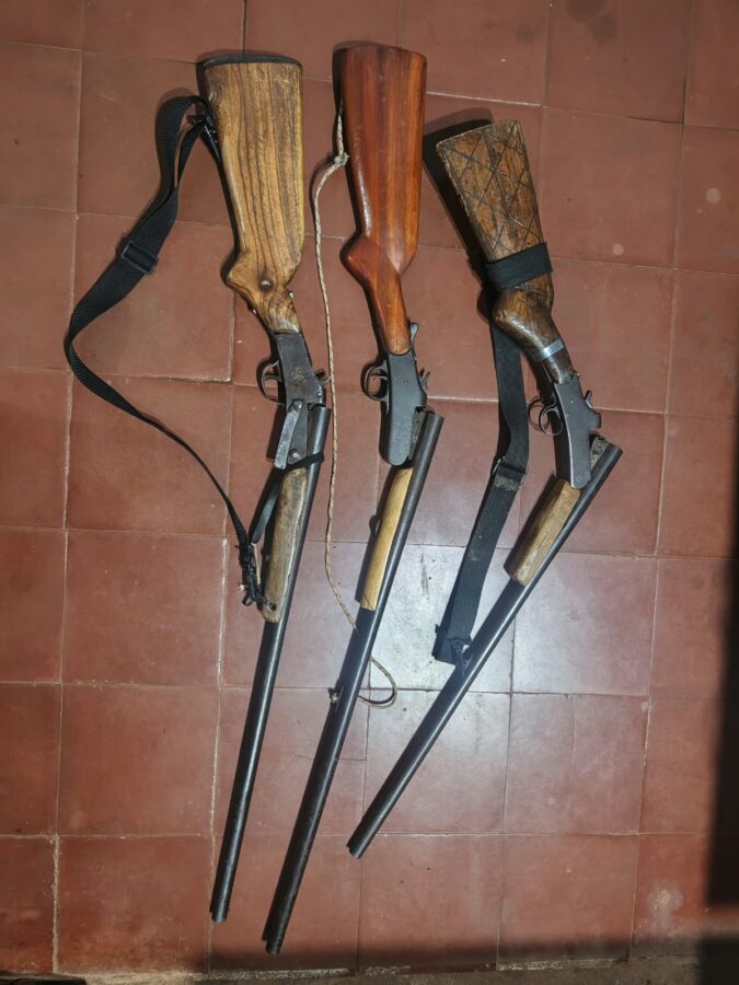 Amenazó con un machete a una mujer en Montecarlo: cayó con tres armas de fuego 1 2 - arma 1 - 1