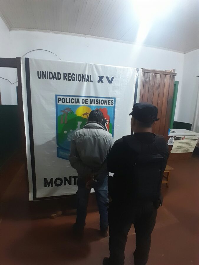 Amenazó con un machete a una mujer en Montecarlo: cayó con tres armas de fuego 2 4 - arma 2 - 3