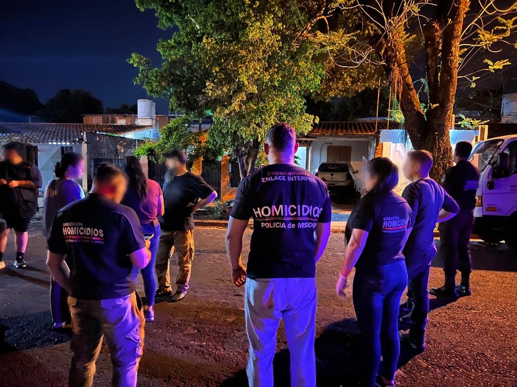 Restos humanos en un auto incendiado: un detenido y un prófugo por el caso en Posadas 1 2 - auto calcinado 1 - 1