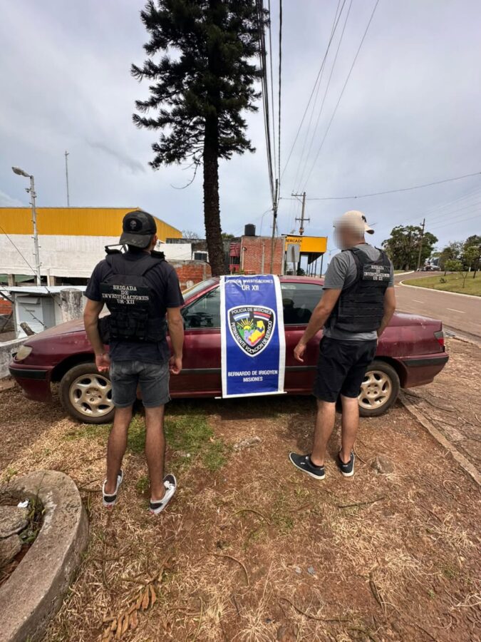 Operativo de frontera: recuperaron en Bernardo de Irigoyen un auto con pedido de secuestro internacional 1 2 - auto secuestrado 1 - 1
