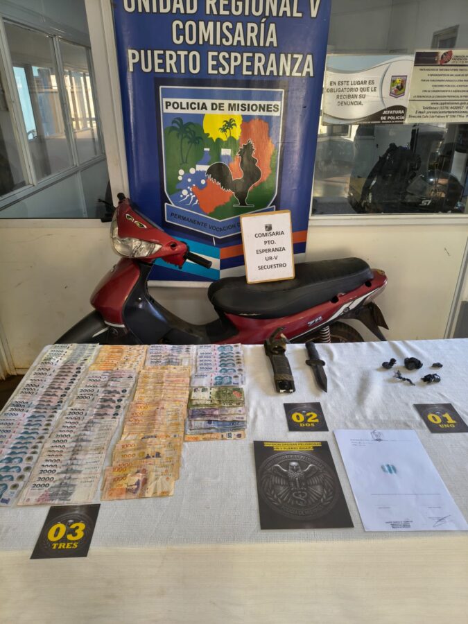 Cocaína fraccionada, una riñonera llena de dinero y dos dealers atrapados de madrugada en Puerto Esperanza 2 4 - cocain 2 - 3