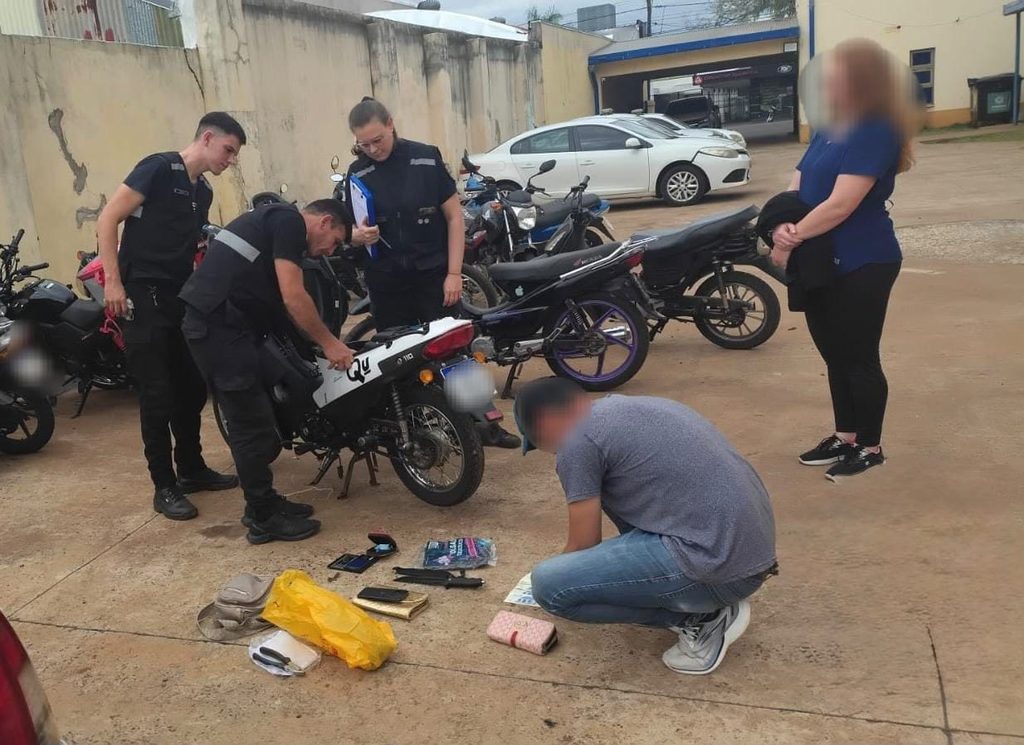 Allanaron una vivienda por robos en Posadas y hallaron cocaína escondida dentro de una moto 2 4 - drogas posadas 3 - 3