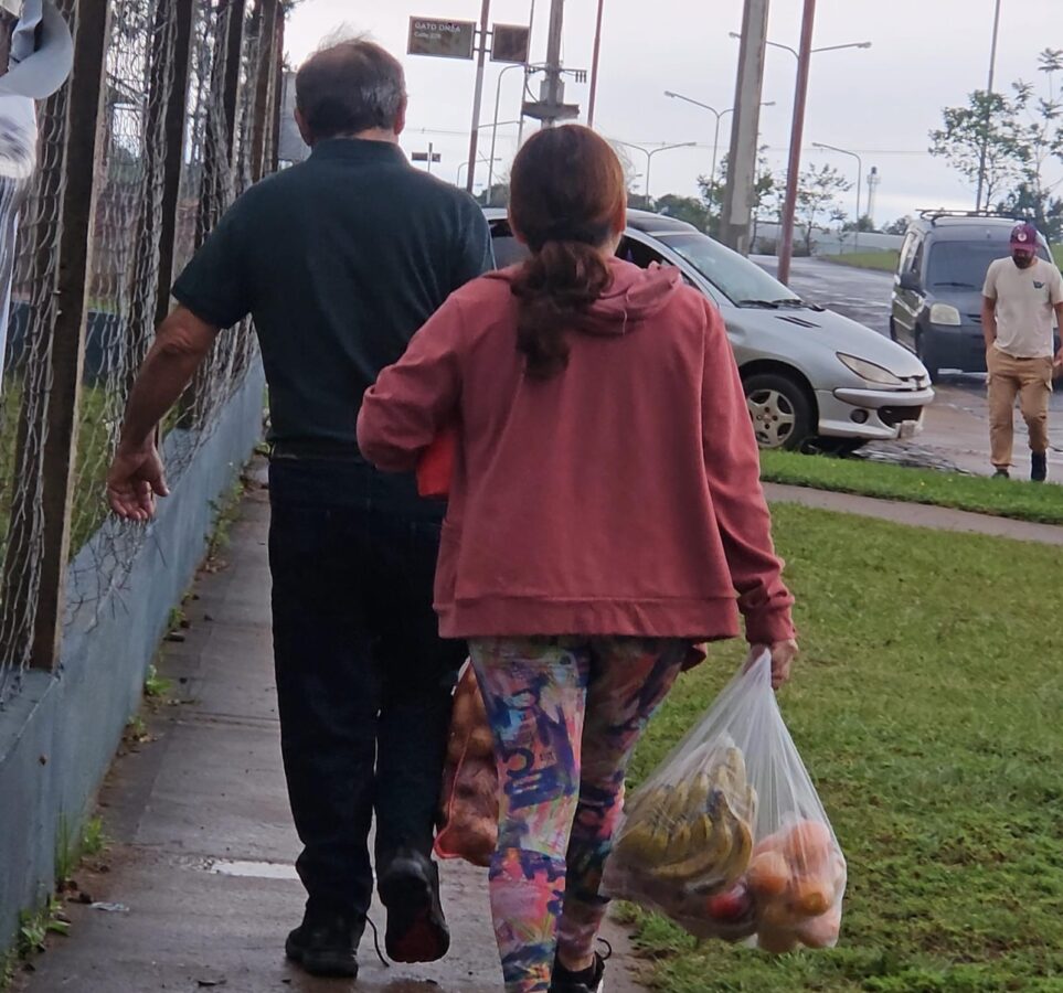 “El Central en tu barrio” debutó en Itaembé Guazú y agotó más de 500 combos en menos de una hora 2 4 - el central en tu barrio 2 - 3