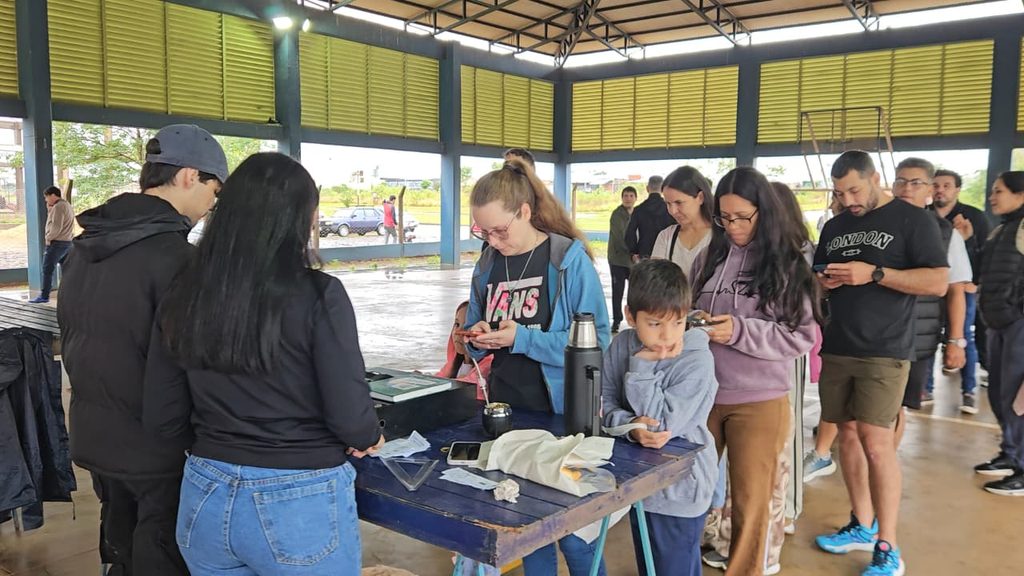 “El Central en tu barrio” debutó en Itaembé Guazú y agotó más de 500 combos en menos de una hora 1 2 - el central en tu barrio 3 - 1