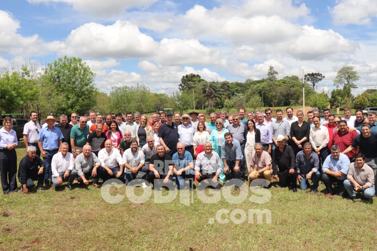 En Ruiz de Montoya, 76 intendentes ratificaron su apoyo al gobernador Passalacqua