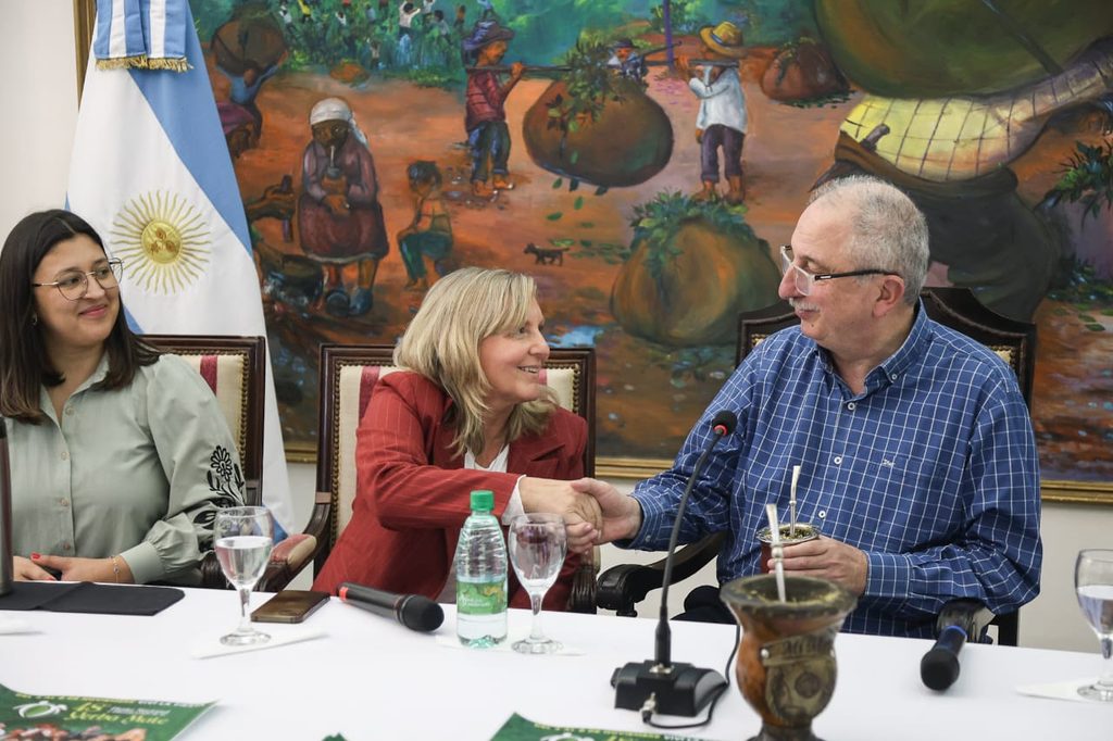 Passalacqua lanzó la 48ª Fiesta Nacional de la Yerba Mate que se realizará del 4 al 8 de noviembre 2 4 - fiesta yerba apostoles - 3