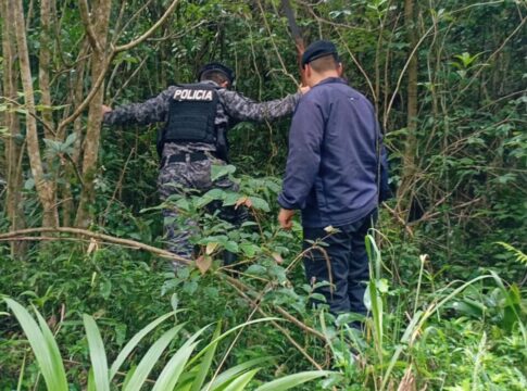 Choque en cadena dejó cuatro vehículos dañados en Posadas 2 3 - investigacion muerte (1)