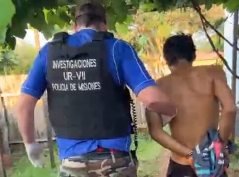 Posadas: conducía alcoholizado, chocó dos autos estacionados y terminó detenido 5 7 - ladron carne