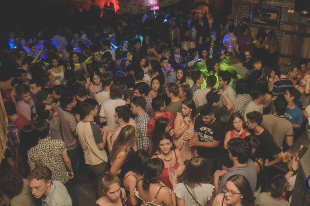 Mentecato vuelve por una noche y prepara una fiesta cargada de reencuentros y sorpresas en Posadas 1 2 - mentecato - 1