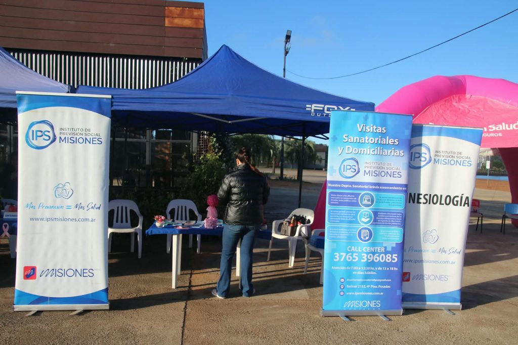 La costanera de Posadas se tiñó de rosa con mil participantes en una carrera por la prevención 5 10 - mes rosa 13 - 9