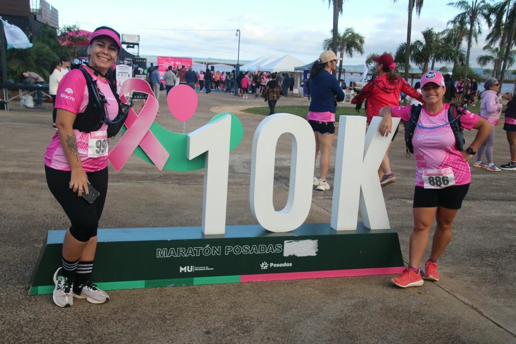 La costanera de Posadas se tiñó de rosa con mil participantes en una carrera por la prevención 7 14 - mes rosa 2 - 13