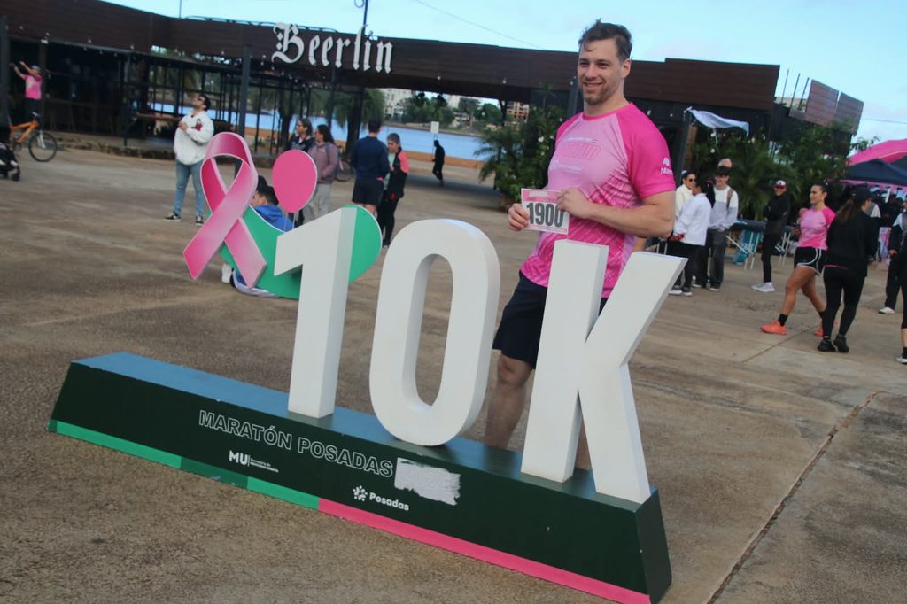 La costanera de Posadas se tiñó de rosa con mil participantes en una carrera por la prevención 9 18 - mes rosa 4 - 17