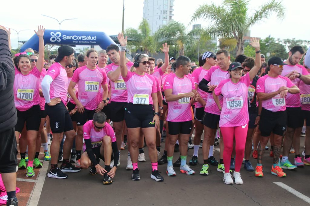 La costanera de Posadas se tiñó de rosa con mil participantes en una carrera por la prevención 10 20 - mes rosa 5 - 19