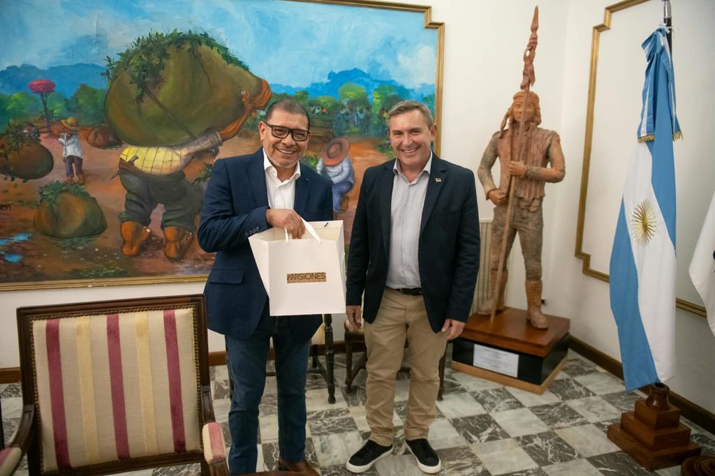 Passalacqua recibió al intendente electo de Encarnación para abordar la integración con Misiones 3 6 - passalacqua 4 1 - 5