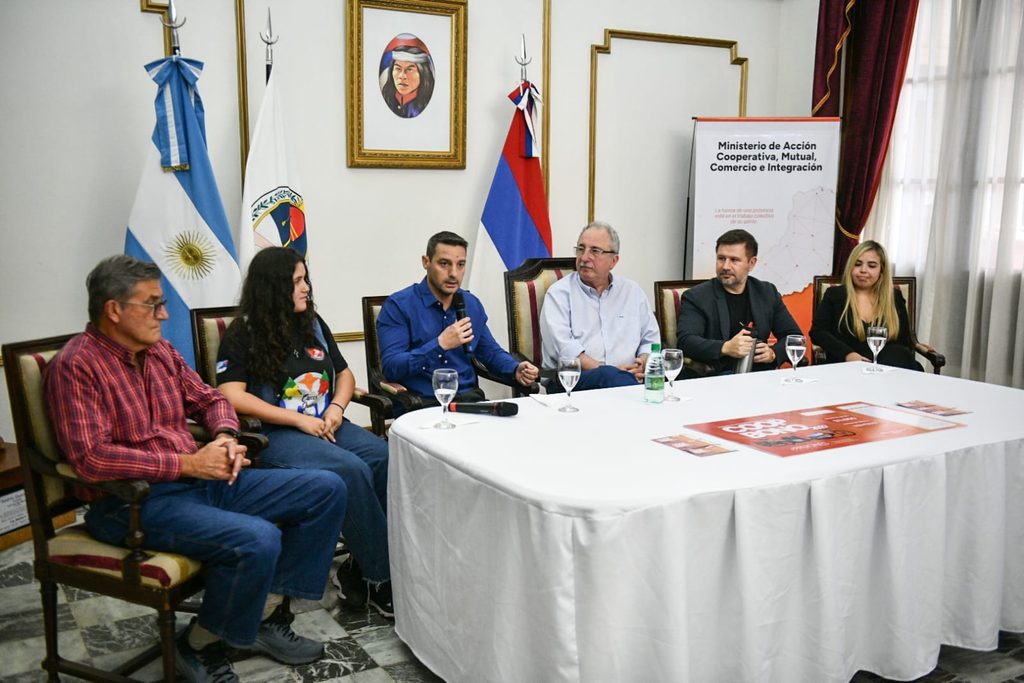 Passalacqua encabezó el lanzamiento del Coop Bono Misionero para fortalecer las cooperativas escolares 6 12 - passalacqua lanzamiento 1 - 11