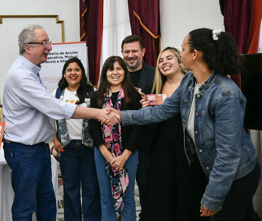 Passalacqua encabezó el lanzamiento del Coop Bono Misionero para fortalecer las cooperativas escolares 7 14 - passalacqua lanzamiento 2 - 13