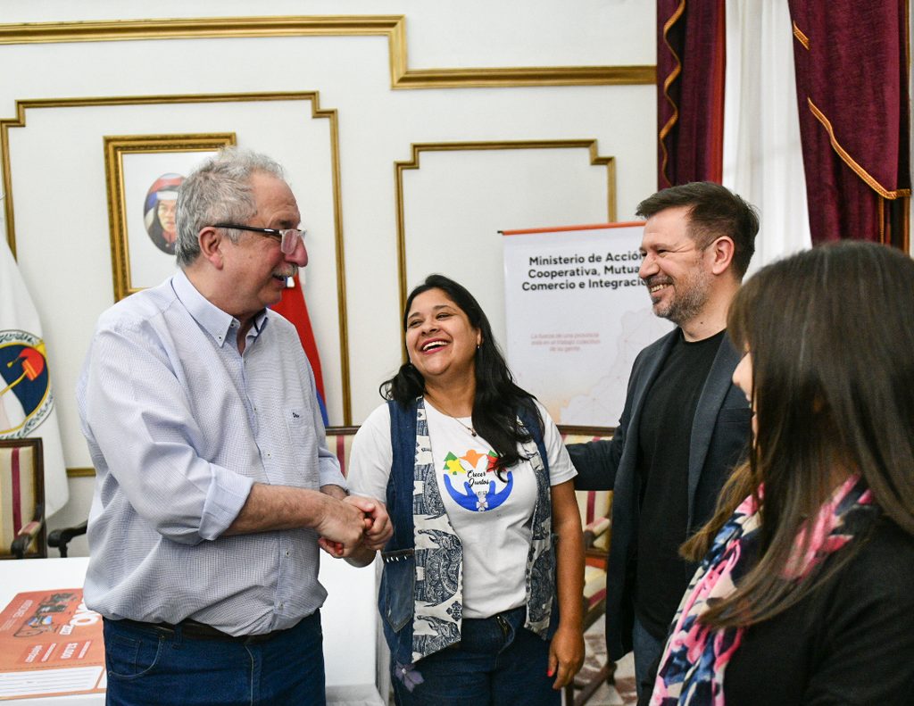 Passalacqua encabezó el lanzamiento del Coop Bono Misionero para fortalecer las cooperativas escolares 2 4 - passalacqua lanzamiento 3 - 3