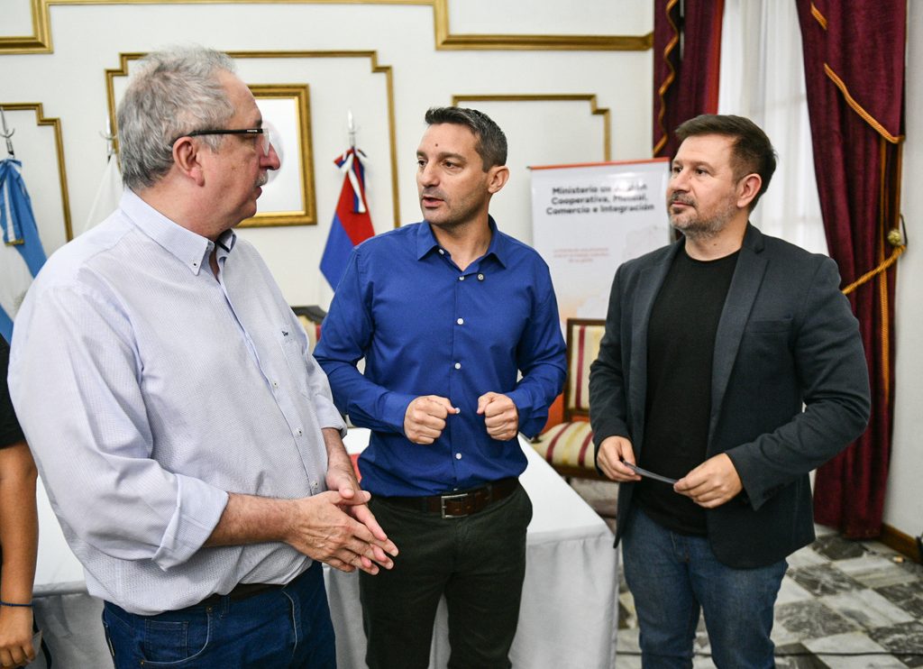 Passalacqua encabezó el lanzamiento del Coop Bono Misionero para fortalecer las cooperativas escolares 1 2 - passalacqua lanzamiento 4 - 1