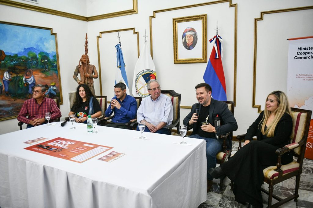 Passalacqua encabezó el lanzamiento del Coop Bono Misionero para fortalecer las cooperativas escolares 4 8 - passalacqua lanzamiento 7 1 - 7