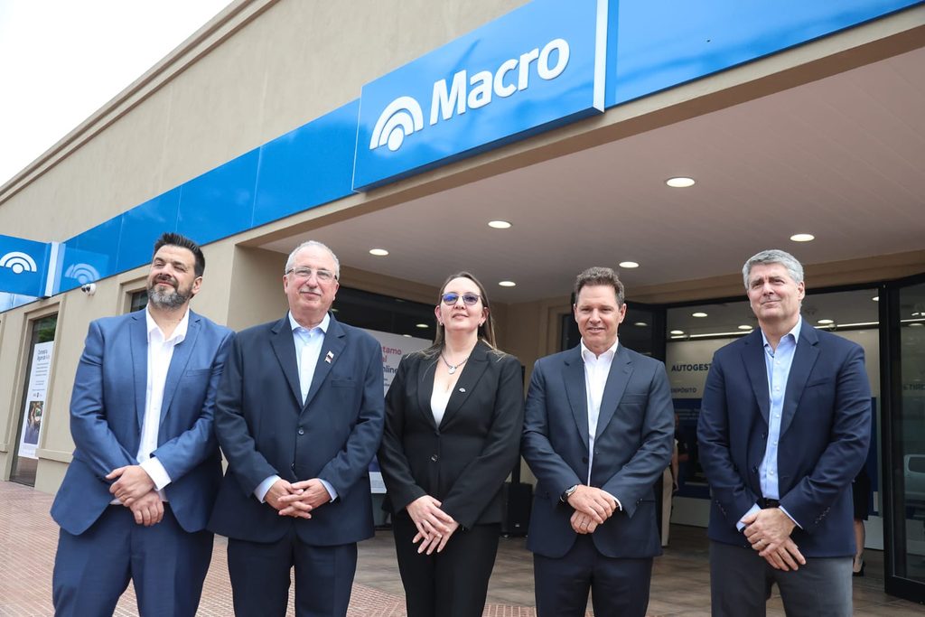 Passalacqua encabezó inauguración de nueva sucursal del Banco Macro en San Ignacio: “Es una inversión para simplificar la vida de los misioneros” 2 4 - passalacqua macro 2 - 3