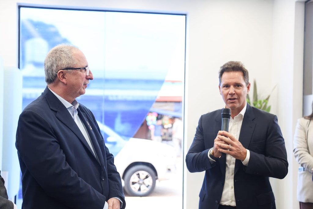 Passalacqua encabezó inauguración de nueva sucursal del Banco Macro en San Ignacio: “Es una inversión para simplificar la vida de los misioneros” 8 16 - passalacqua macro 8 - 15