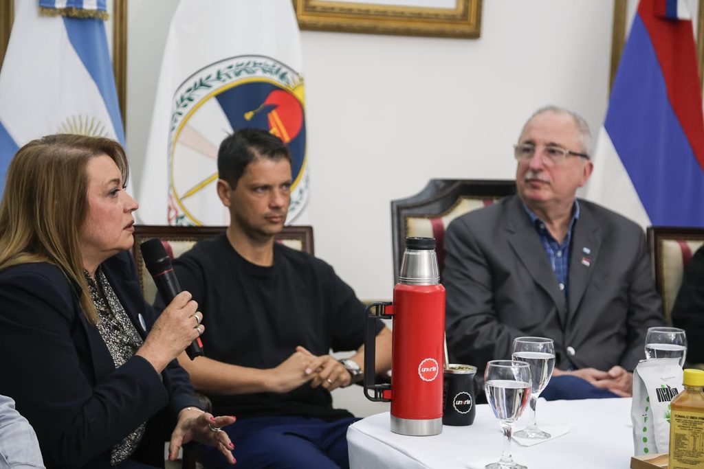 Passalacqua encabezó el lanzamiento de diplomaturas de la UNaM vinculadas al diseño y la producción local 1 2 - passalacqua unam acto 2 - 1