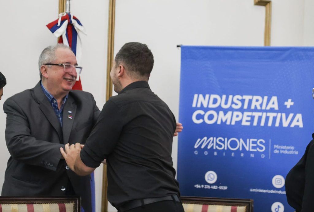 Passalacqua encabezó el lanzamiento de diplomaturas de la UNaM vinculadas al diseño y la producción local 2 4 - passalacqua unam acto 3 - 3