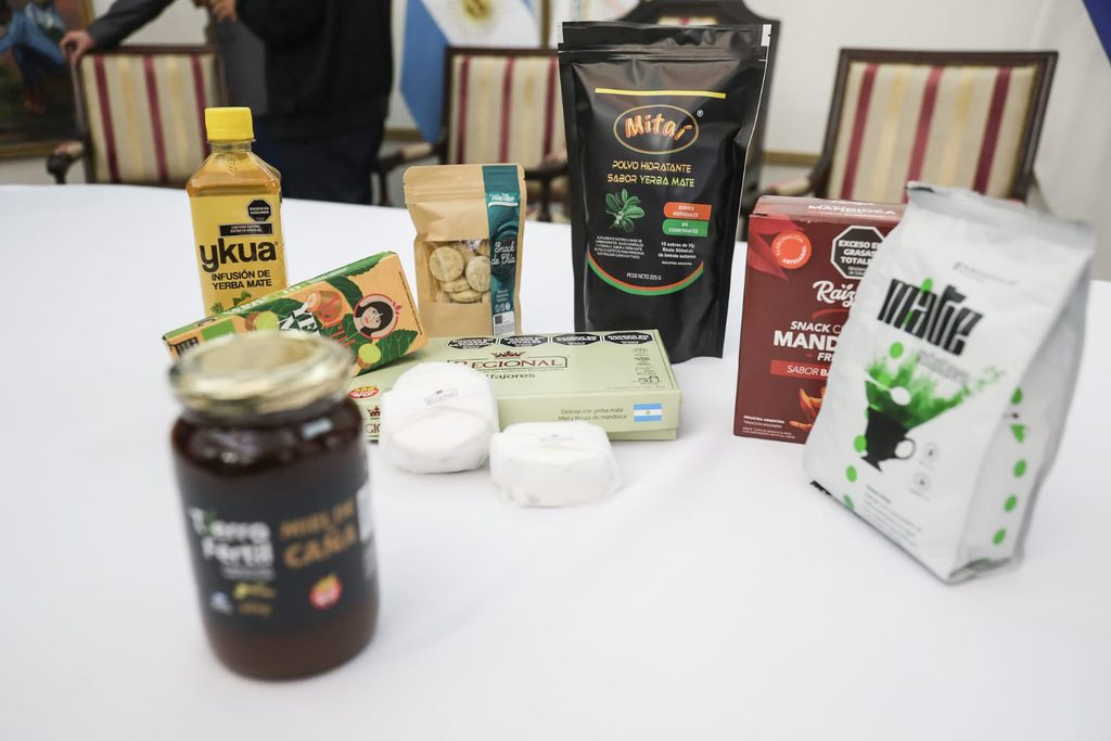Passalacqua encabezó el lanzamiento de diplomaturas de la UNaM vinculadas al diseño y la producción local 7 14 - passalacqua unam acto 8 - 13