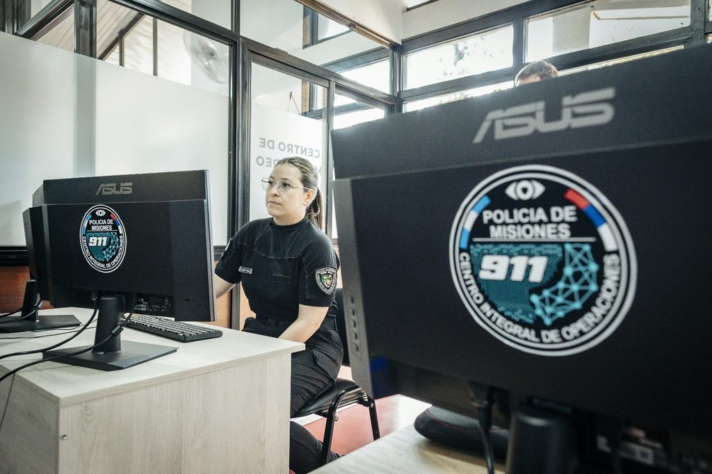 Passalacqua visitó el renovado Centro de Seguridad Urbana de Montecarlo y destacó la incorporación de tecnología 8 16 - polo de seguridad 7 - 15