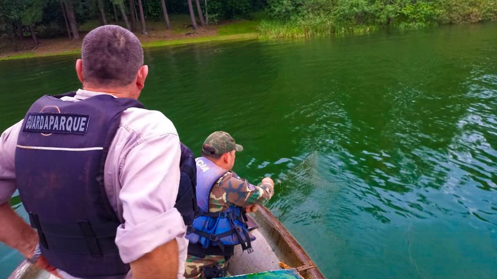 Hallaron redes de pesca ilegal y un campamento precario en el lago Urugua-í 2 4 - redes 2 - 3