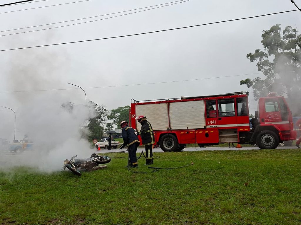 Policía, bomberos y salud participaron de un simulacro de siniestro vial en Oberá 6 12 - simulacro 2 - 11