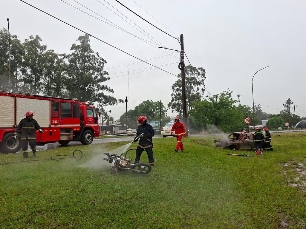 Policía, bomberos y salud participaron de un simulacro de siniestro vial en Oberá 7 14 - simulacro 3 - 13