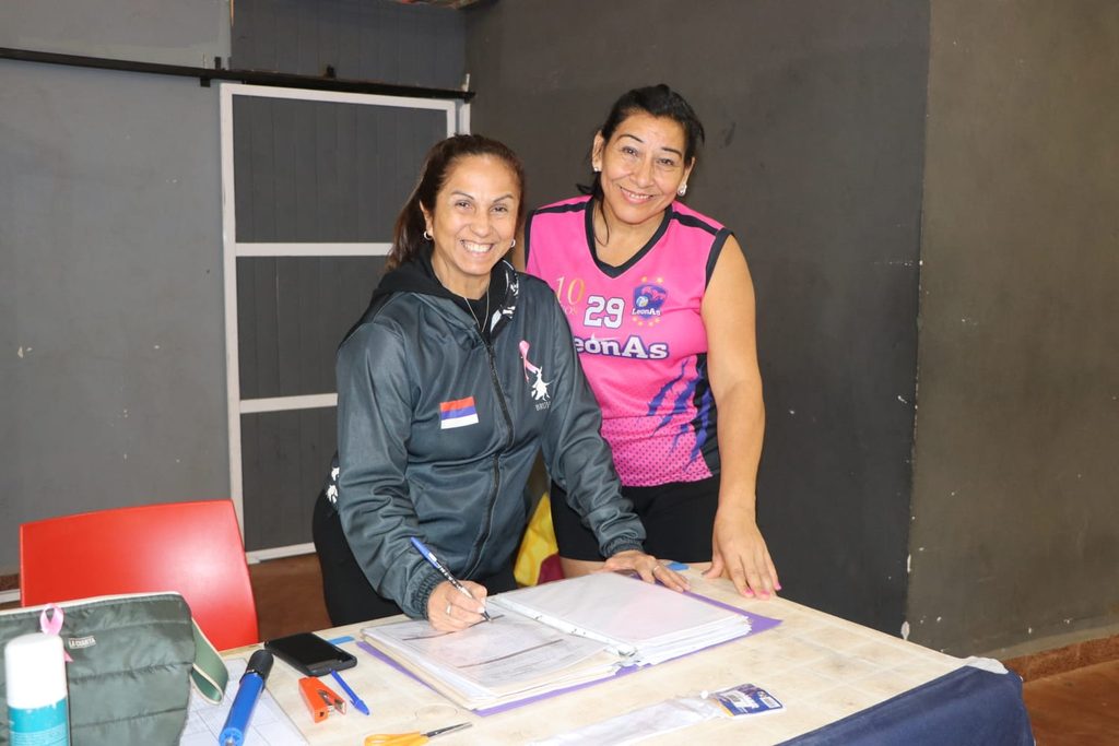Con la participación de 36 equipos se disputó la 4° fecha de la Liga Municipal de Vóley en Posadas 7 14 - voley posadas 1 - 13