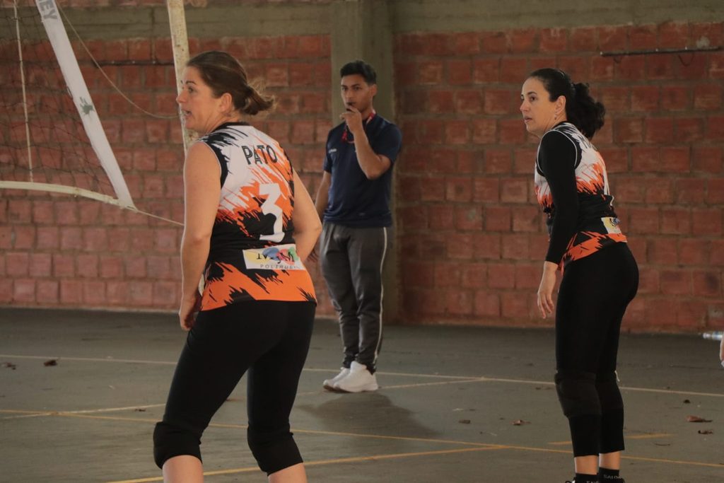 Con la participación de 36 equipos se disputó la 4° fecha de la Liga Municipal de Vóley en Posadas 3 6 - voley posadas 5 - 5